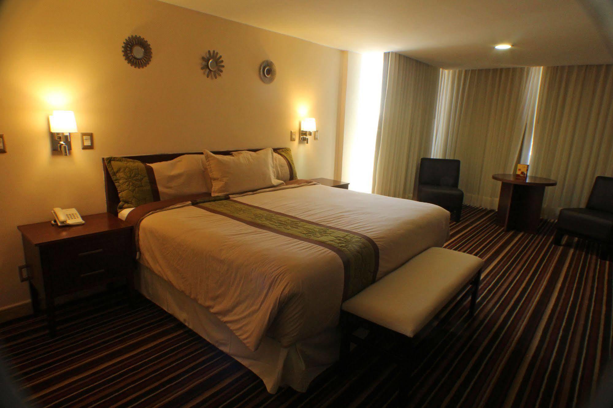 Hotel Real Plaza อากวสคาเลียนเทส ภายนอก รูปภาพ