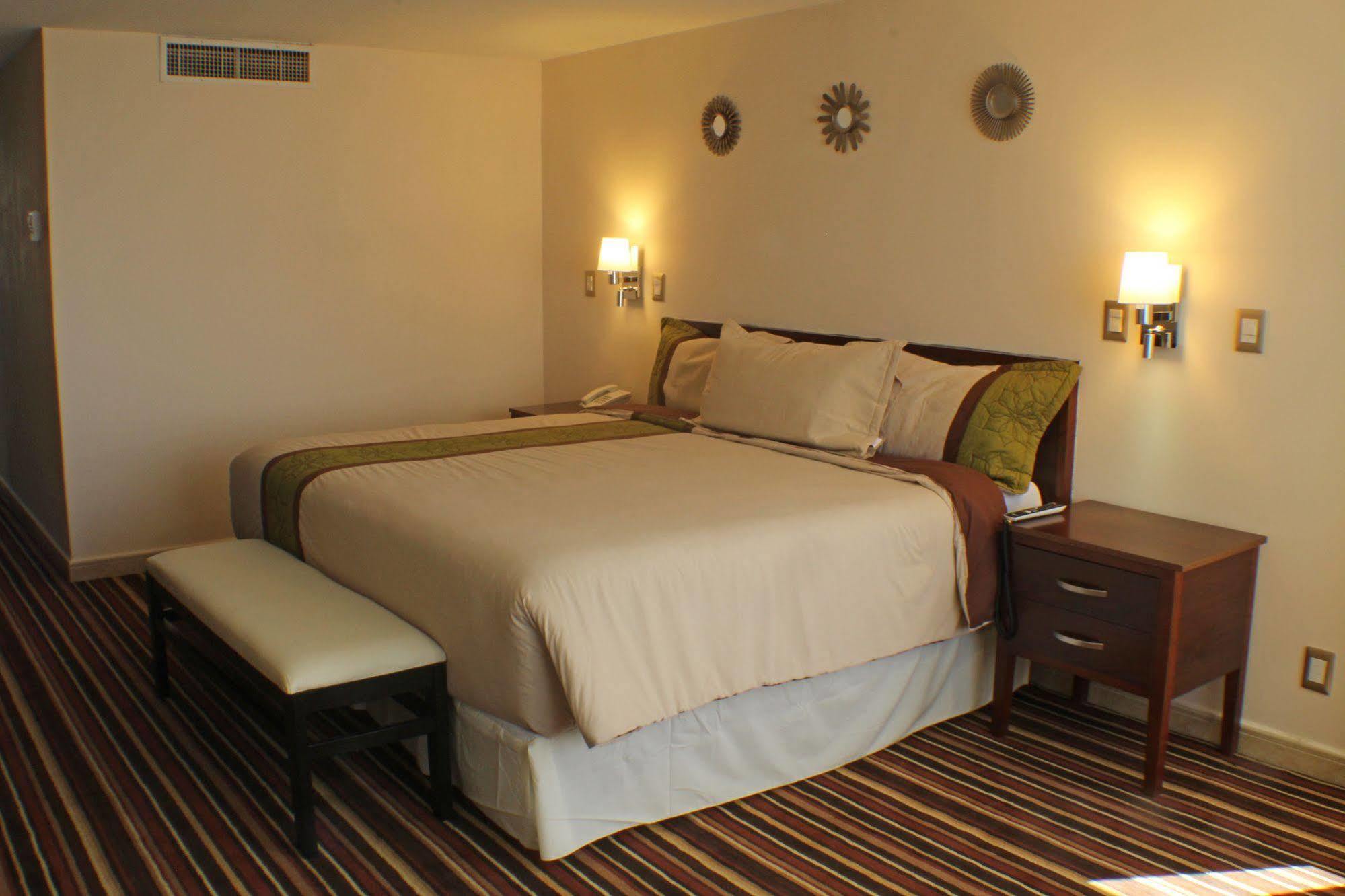 Hotel Real Plaza อากวสคาเลียนเทส ภายนอก รูปภาพ